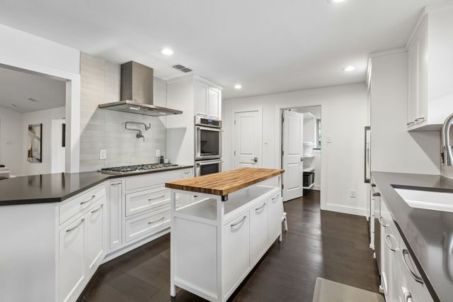 9515 Robin Meadow Drive, Dallas, TX 75243