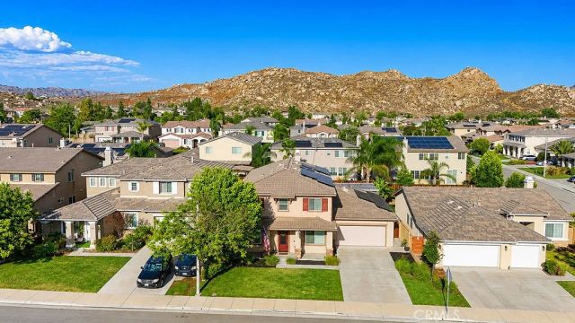 13064 Creekside Way, Moreno Valley, CA 92555