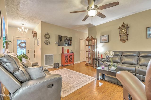 1009 Cox Trail Place, Kingsport, TN 37660