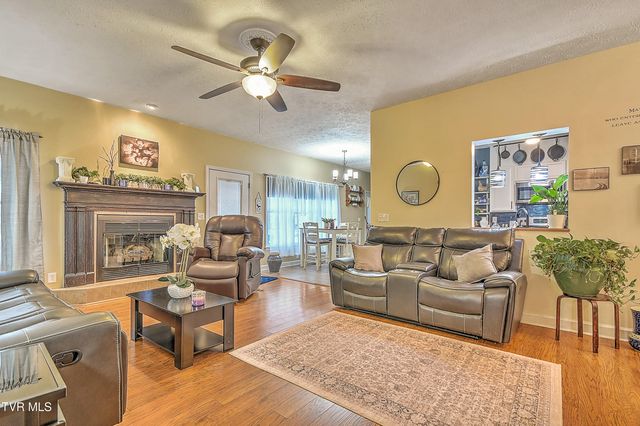 1009 Cox Trail Place, Kingsport, TN 37660