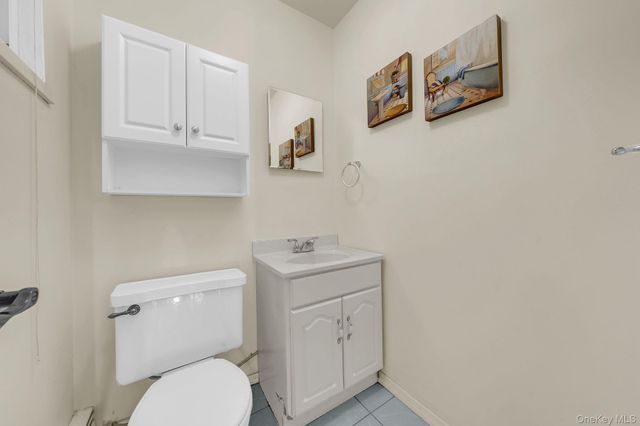 9 Nassau Avenue, West Babylon, NY 11704