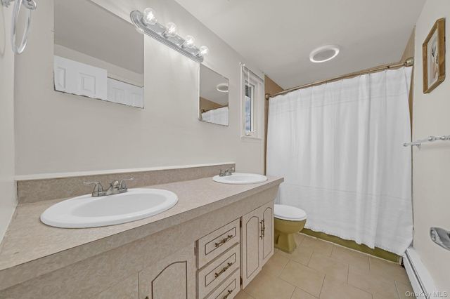 9 Nassau Avenue, West Babylon, NY 11704