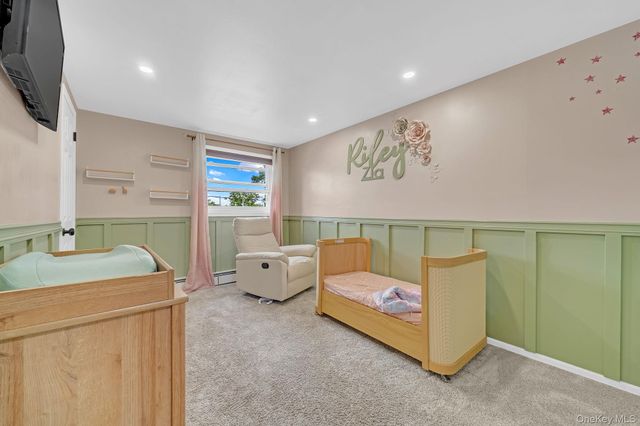 9 Nassau Avenue, West Babylon, NY 11704