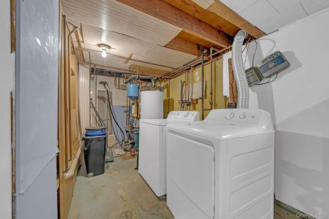9 Nassau Avenue, West Babylon, NY 11704