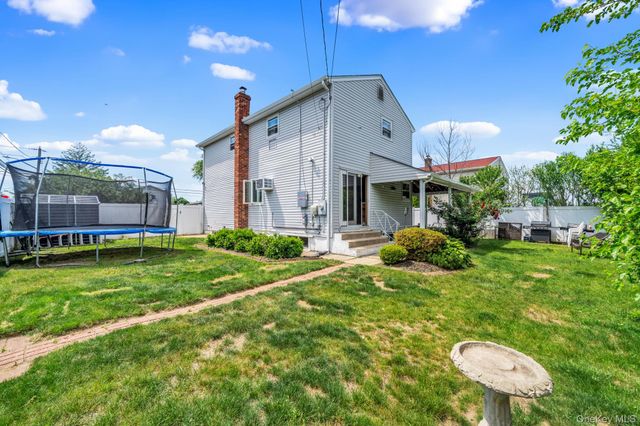 9 Nassau Avenue, West Babylon, NY 11704