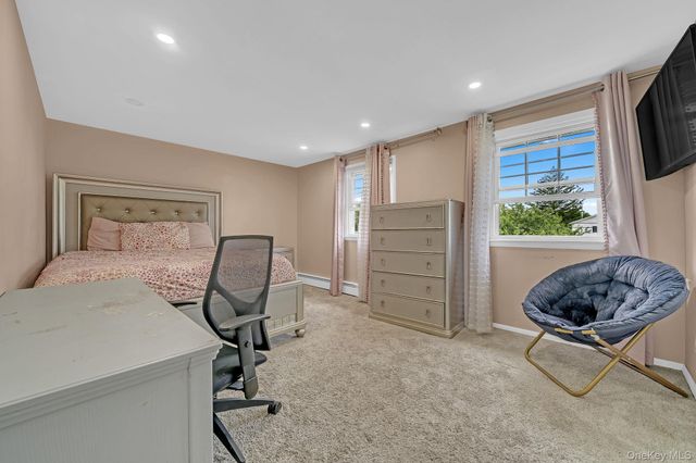 9 Nassau Avenue, West Babylon, NY 11704