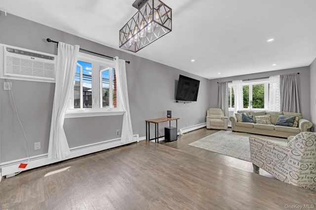 9 Nassau Avenue, West Babylon, NY 11704