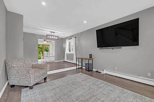 9 Nassau Avenue, West Babylon, NY 11704