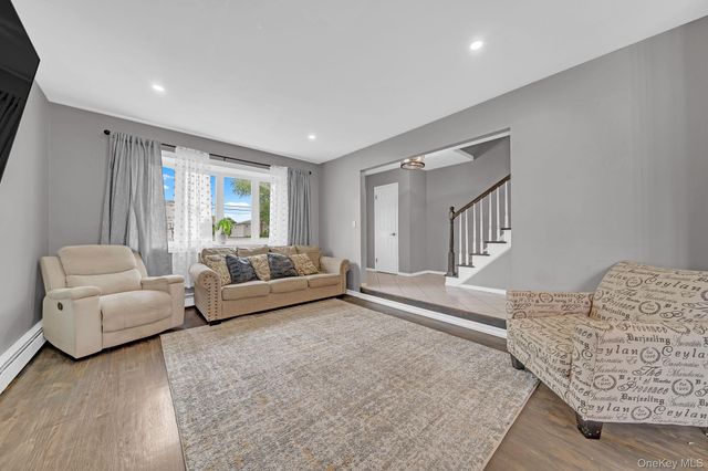 9 Nassau Avenue, West Babylon, NY 11704