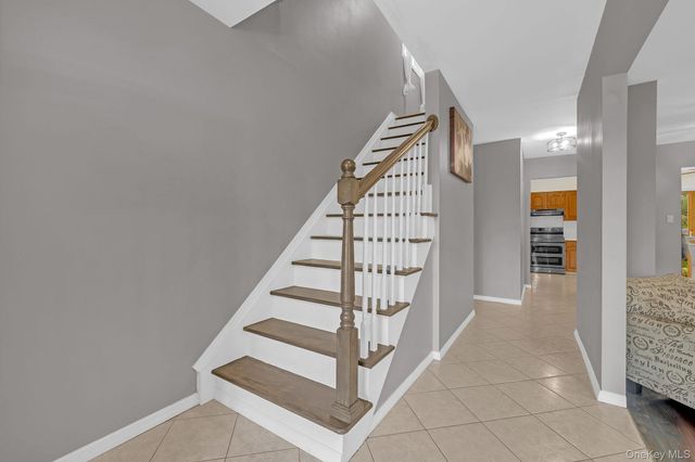 9 Nassau Avenue, West Babylon, NY 11704