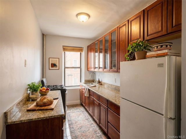 850 Saint Marks Avenue Saint Marks Avenue 2H, Brooklyn, NY 11213