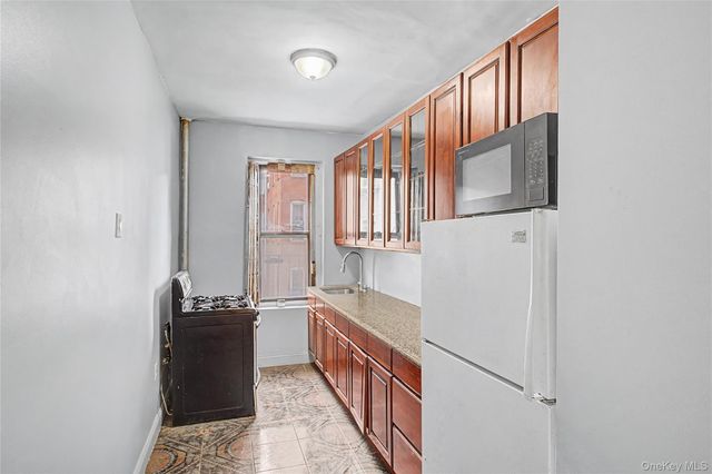 850 Saint Marks Avenue Saint Marks Avenue 2H, Brooklyn, NY 11213