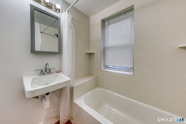 152 Oak Street 1S, New Britain, CT 06051