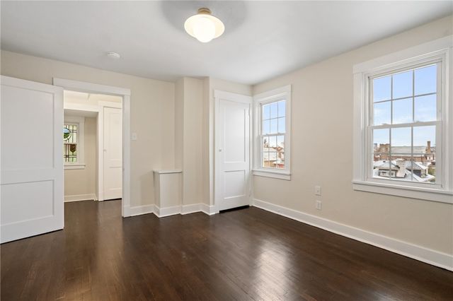 615 Woodbourne Ave, Brookline, PA 15226