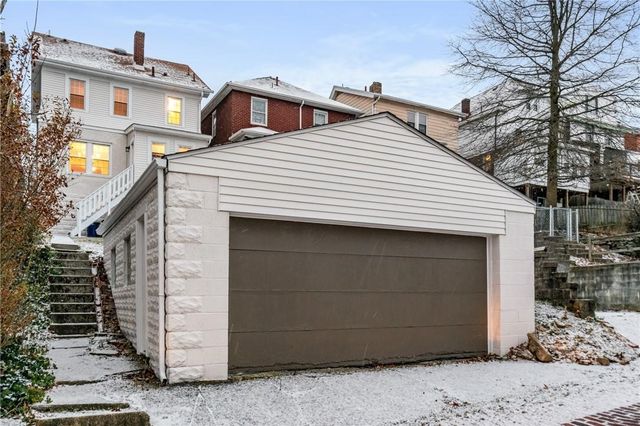 615 Woodbourne Ave, Brookline, PA 15226