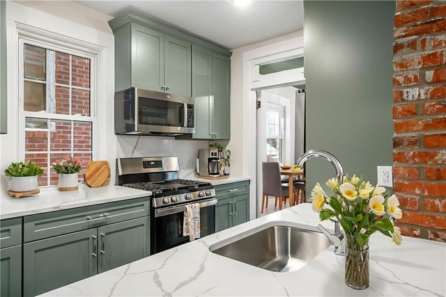 615 Woodbourne Ave, Brookline, PA 15226