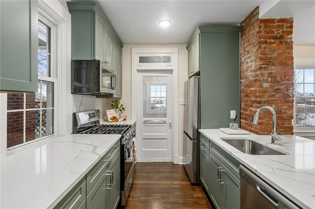 615 Woodbourne Ave, Brookline, PA 15226