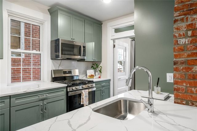 615 Woodbourne Ave, Brookline, PA 15226