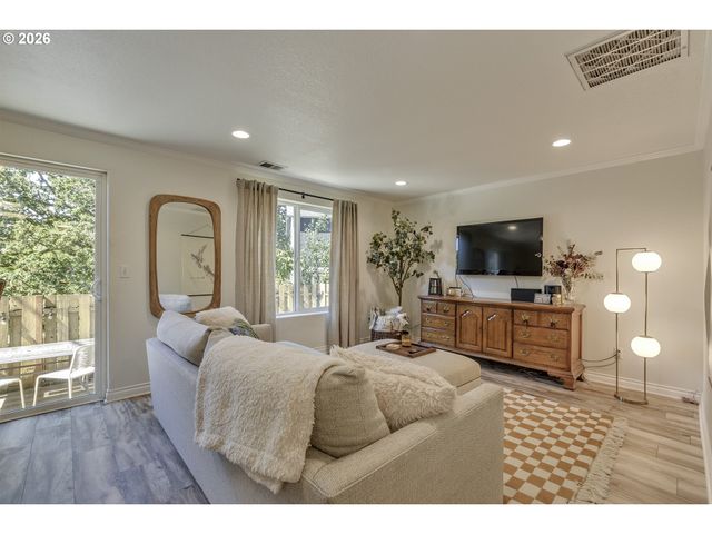 593 Sw 207TH Ave, Beaverton, OR 97006