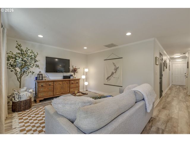 593 Sw 207TH Ave, Beaverton, OR 97006