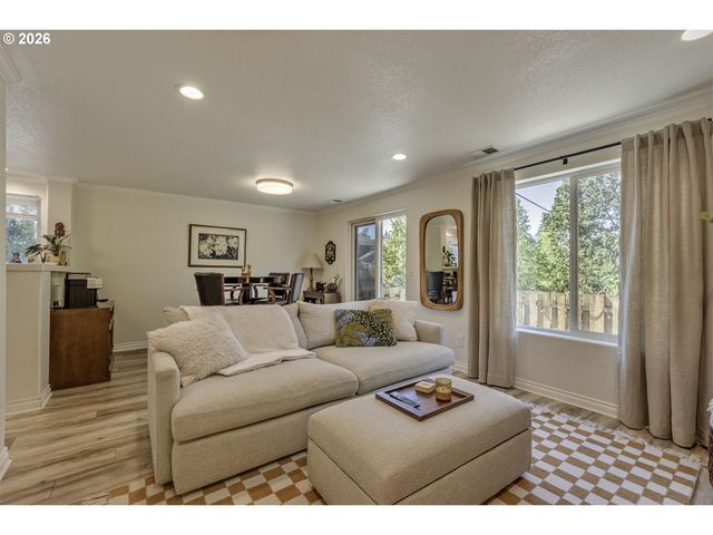 593 Sw 207TH Ave, Beaverton, OR 97006