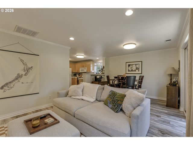 593 Sw 207TH Ave, Beaverton, OR 97006