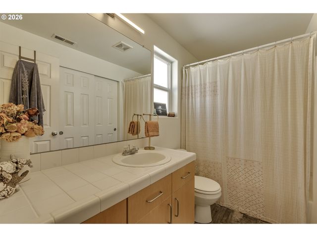 593 Sw 207TH Ave, Beaverton, OR 97006