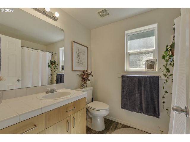593 Sw 207TH Ave, Beaverton, OR 97006