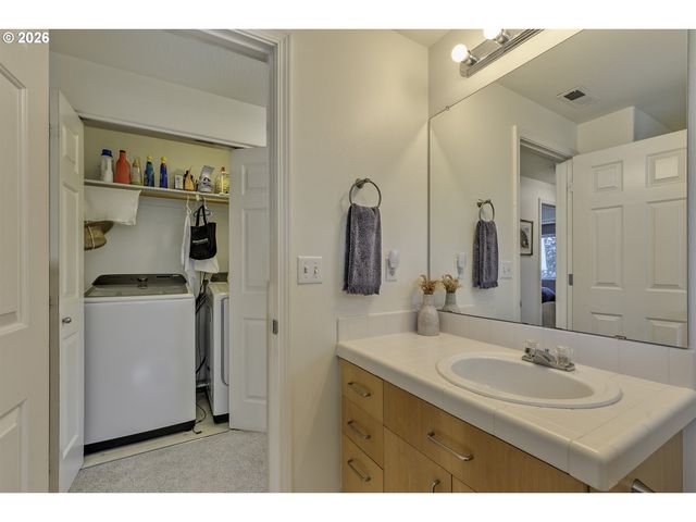 593 Sw 207TH Ave, Beaverton, OR 97006