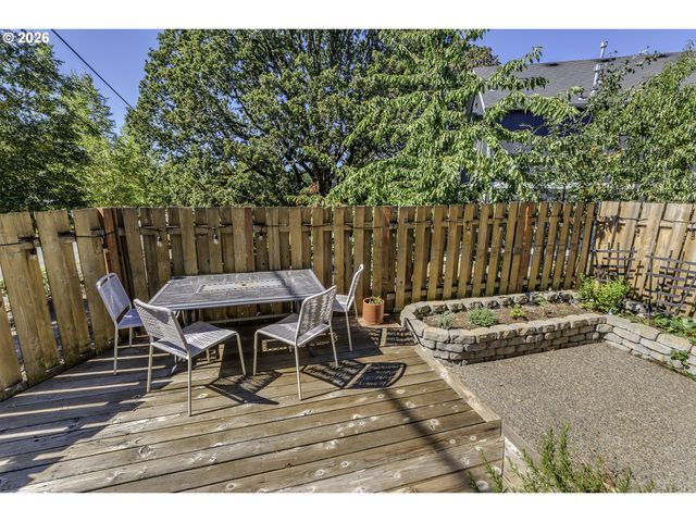 593 Sw 207TH Ave, Beaverton, OR 97006