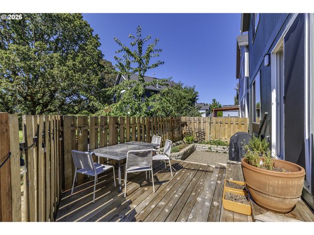 593 Sw 207TH Ave, Beaverton, OR 97006