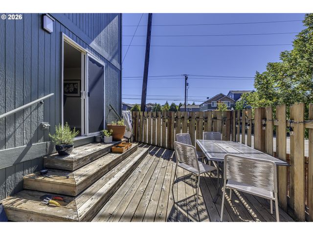593 Sw 207TH Ave, Beaverton, OR 97006