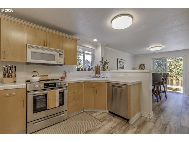 593 Sw 207TH Ave, Beaverton, OR 97006