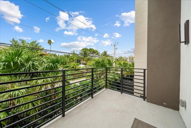 1052 N Victoria Park Road, Fort Lauderdale, FL 33304