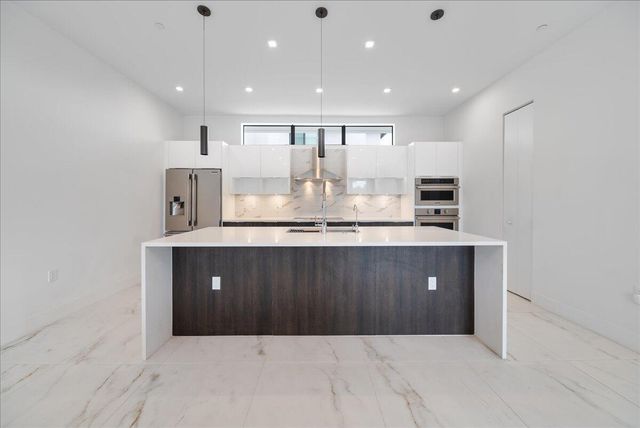 1052 N Victoria Park Road, Fort Lauderdale, FL 33304