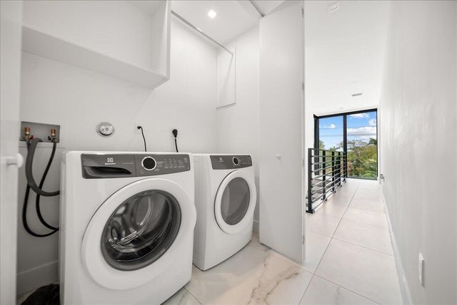 1052 N Victoria Park Road, Fort Lauderdale, FL 33304