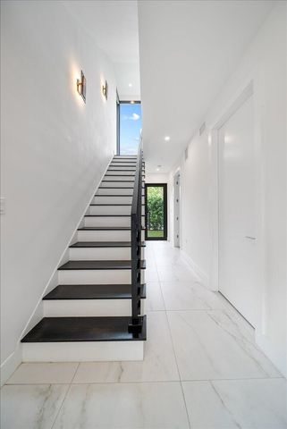 1052 N Victoria Park Road, Fort Lauderdale, FL 33304