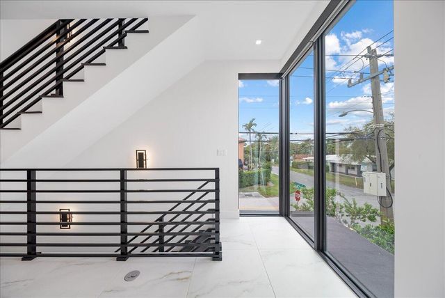 1052 N Victoria Park Road, Fort Lauderdale, FL 33304