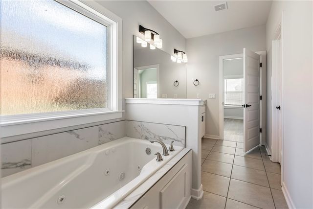 6049 W Quinn Street, Fayetteville, AR 72704