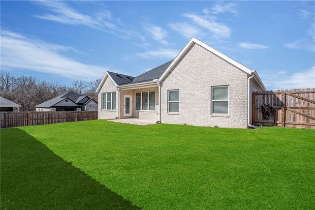 6049 W Quinn Street, Fayetteville, AR 72704