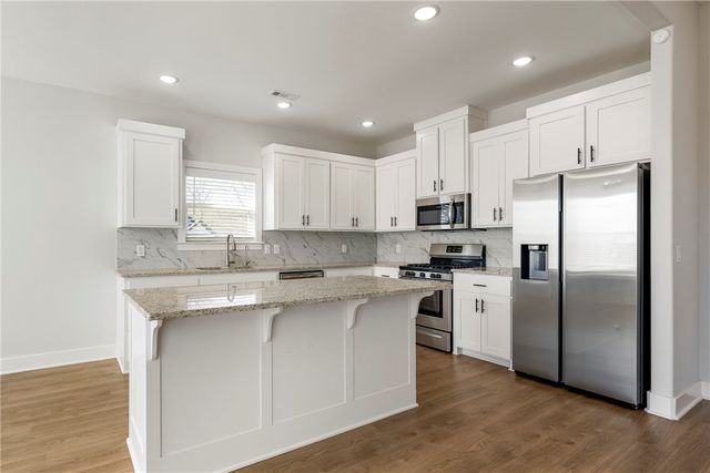 6049 W Quinn Street, Fayetteville, AR 72704