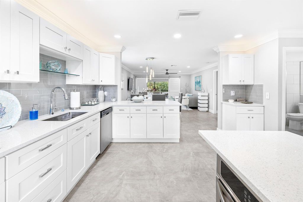 9187 Norte Lago 5b, Boca Raton, FL 33428