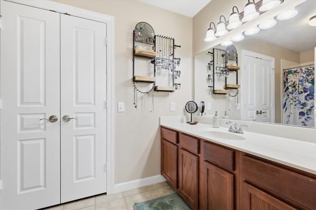 863 Lindbergh Lane, Grand Prairie, TX 75051