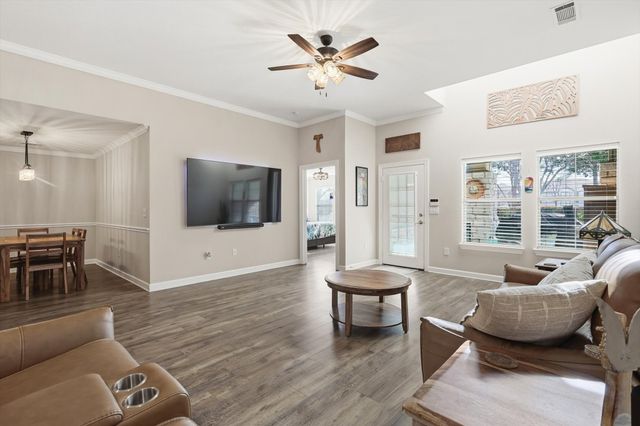 863 Lindbergh Lane, Grand Prairie, TX 75051