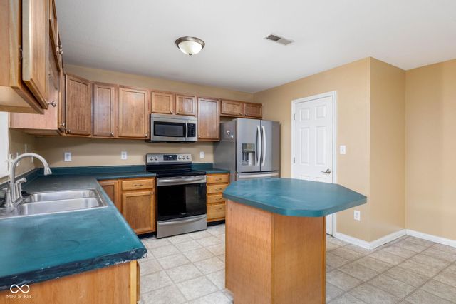 8066 Lawrence Woods Place, Indianapolis, IN 46236