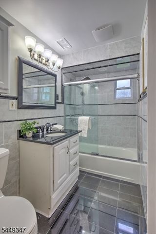 1108 Woodruff St, Woodbridge Twp., NJ 08830