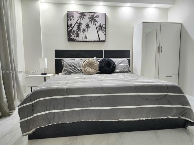 3725 S Ocean Dr 425, Hollywood, FL 33019