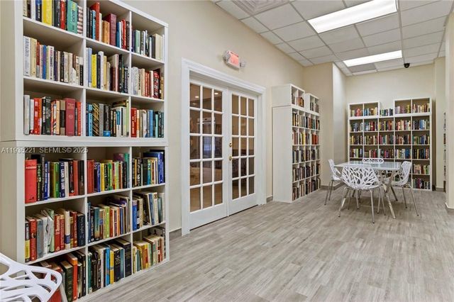 3725 S Ocean Dr 425, Hollywood, FL 33019