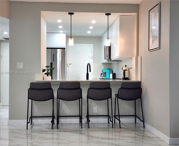 3725 S Ocean Dr 425, Hollywood, FL 33019