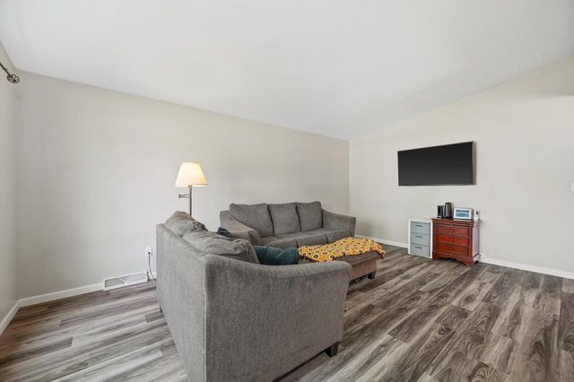 1331 E Maass DRIVE, Oak Creek, WI 53154